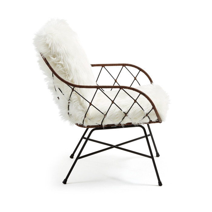 fauteuil avec structure en metal et details en rotin charly