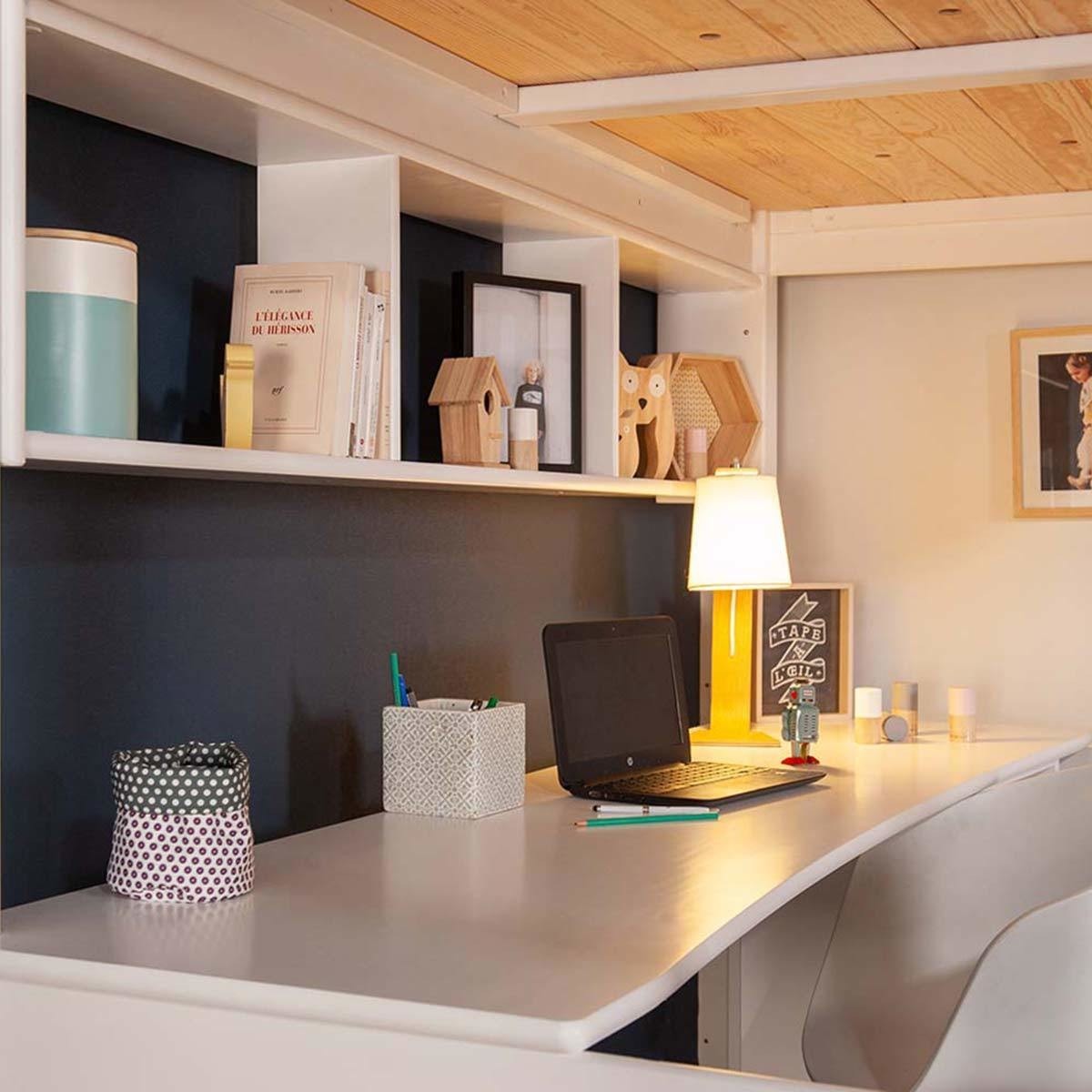 lit mezzanine  avec bureau en bois blanc