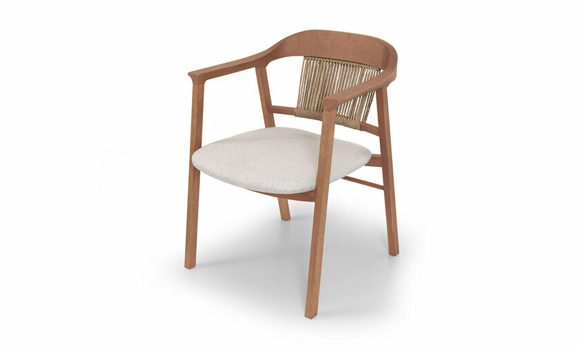 Chaise en bois avec tissus blanc
